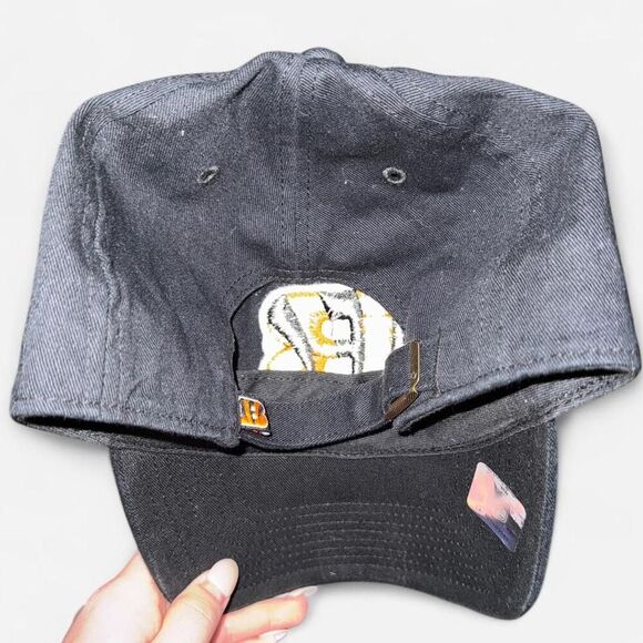 NFL Cincinnati Bengals Black Adjustable Hat with Embroidered B Logo - Picture 4 of 6
